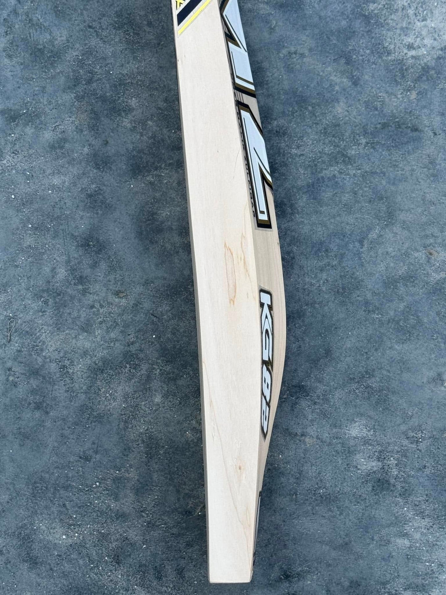 MB Malik UMZ KG82 Cricket Bat