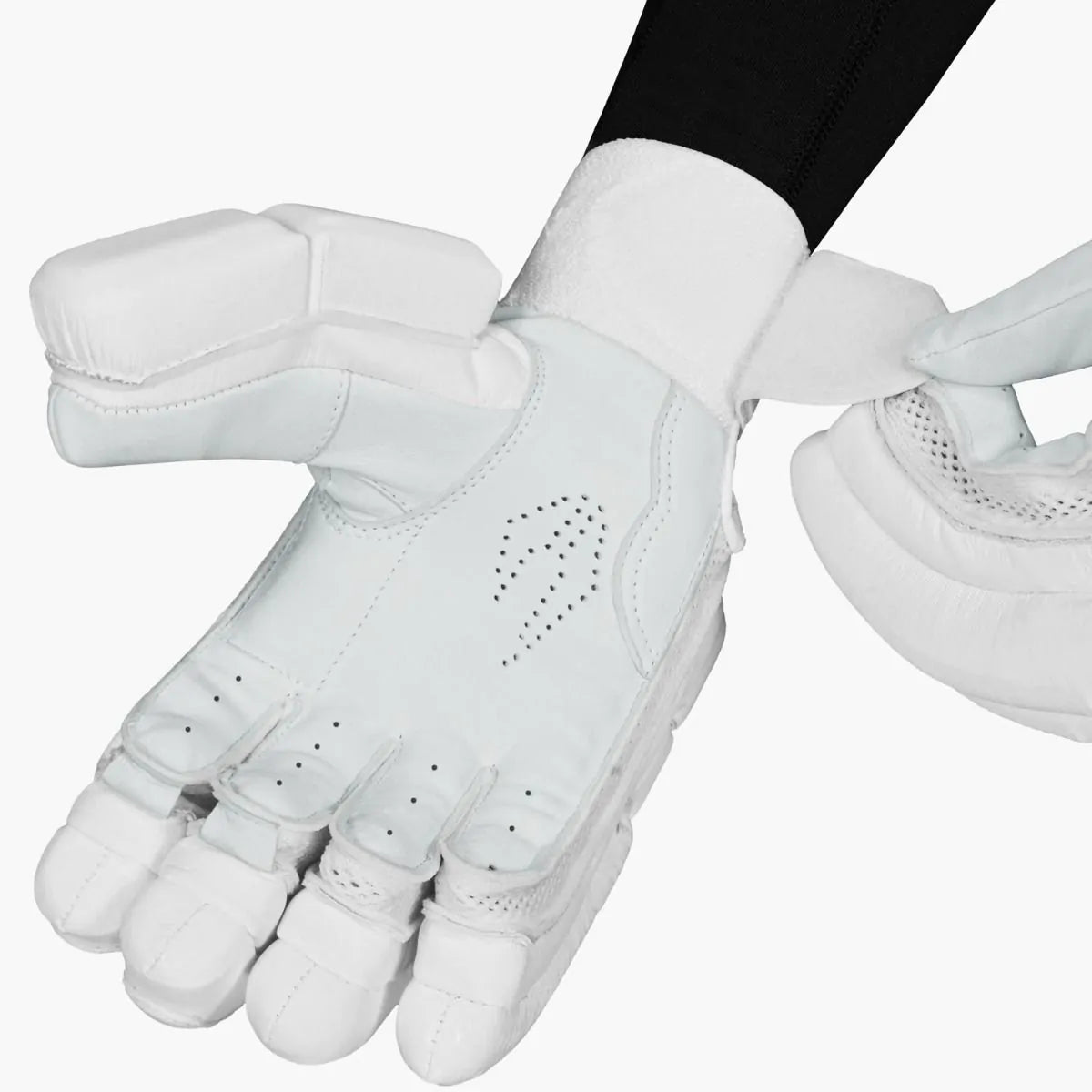 DSC Pearla Players Batting Gloves 2026