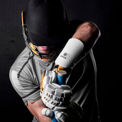 ESCU Cricket Wrist Guard - Junior