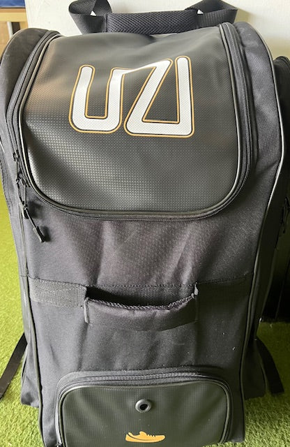 UZI Pro Junior Duffle Wheelie Bag 2025