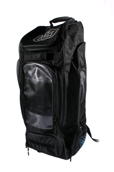 UZI Pro Duffle Wheelie Bag 2023
